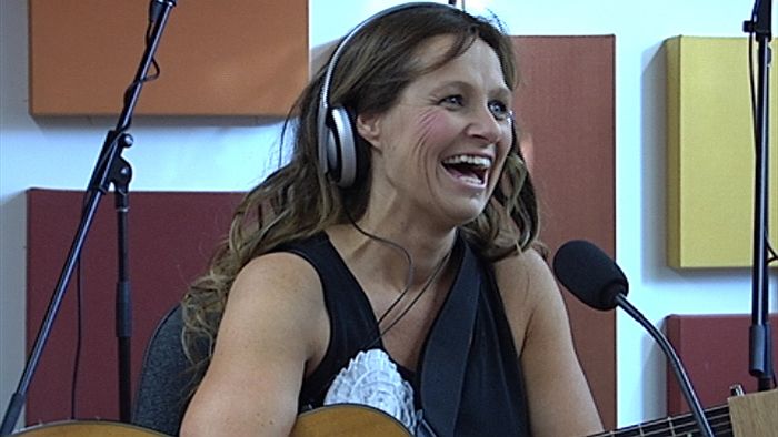 KASEY CHAMBERS 1005