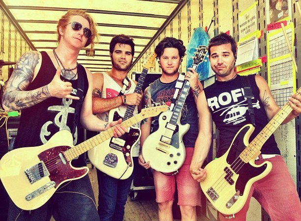 WE THE KINGS 1006