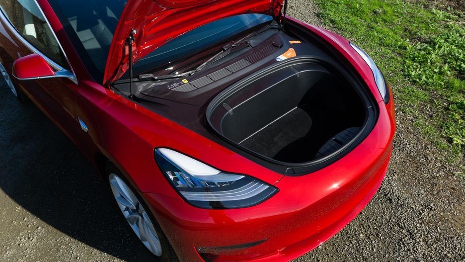Elon Musk yeni Tesla Model 3ü duyurdu