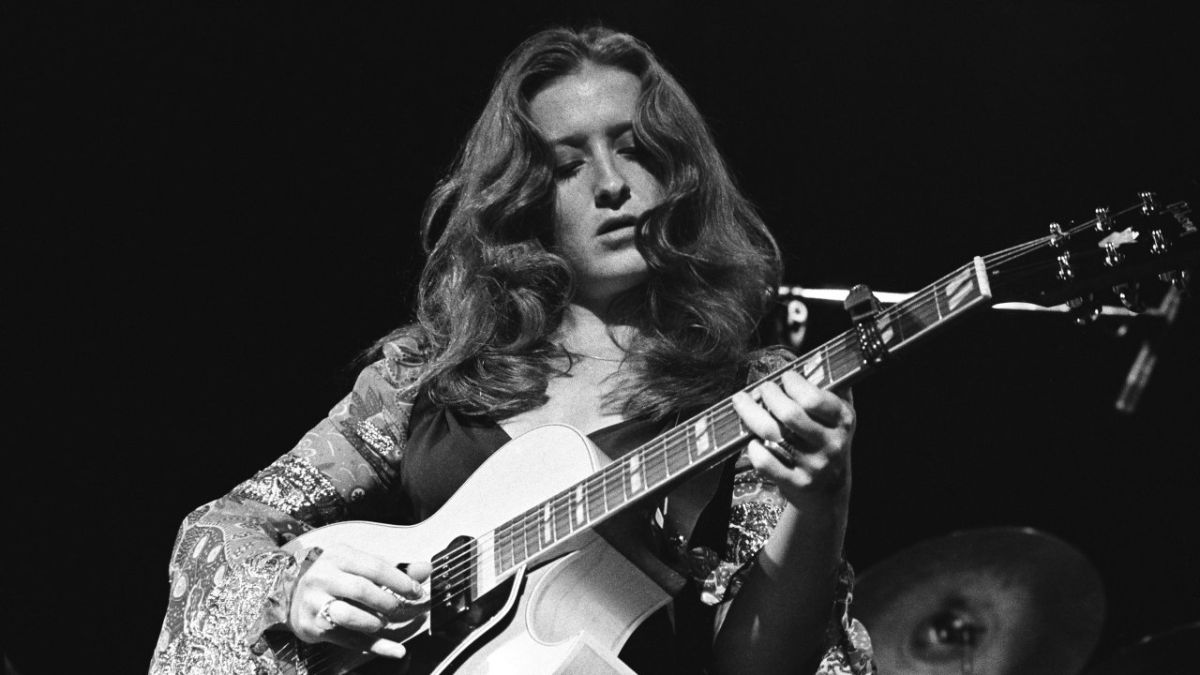 BONNIE RAITT  