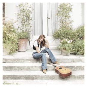 Quelque Chose - CARLA BRUNI