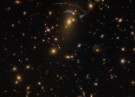 Uzay - zamanı büken ve ışığı kıran galaksi kümesi keşfedildi