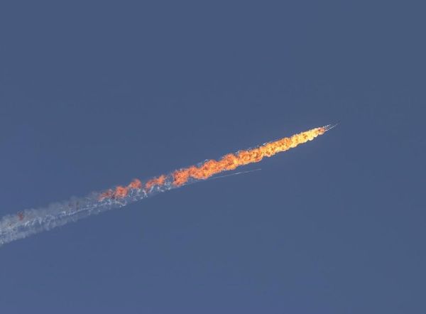 Sınırı ihlal eden Rus uçağı düşürüldü