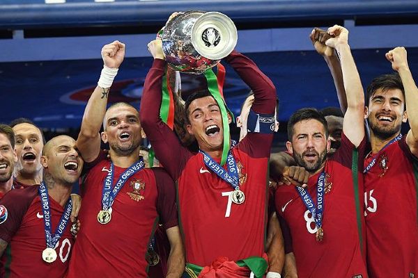 Avrupada Yılın En İyi Futbolcusu ödülü Ronaldonun