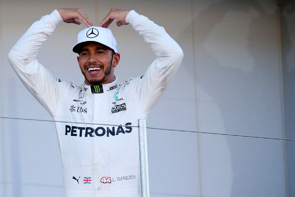 Mercedes, Hamiltonla sözleşme yeniledi