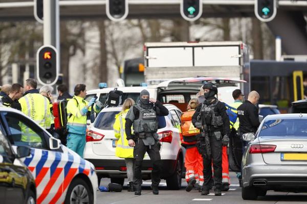 Hollandada silahlı saldırı
