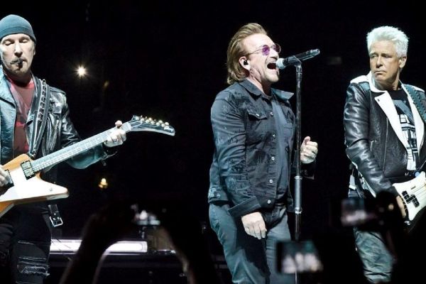 Eski U2 şarkılarını dinlerken utanıyorum