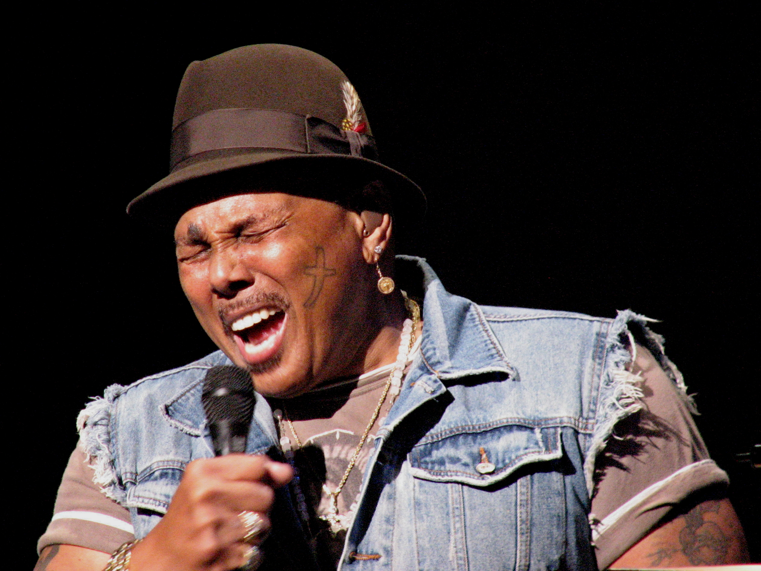 Aaron Neville 1009