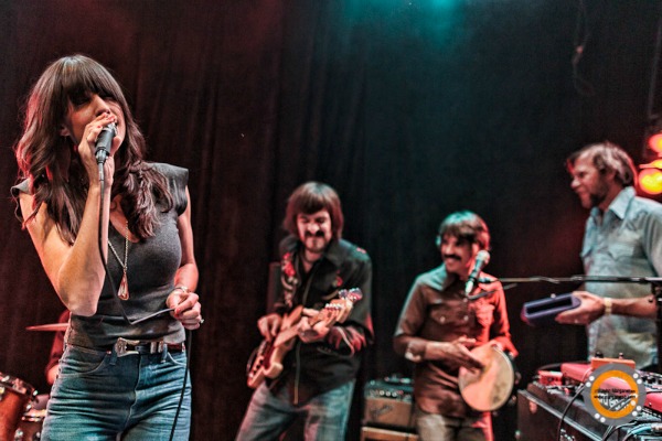 Nicki Bluhm & The Gramblers 1004