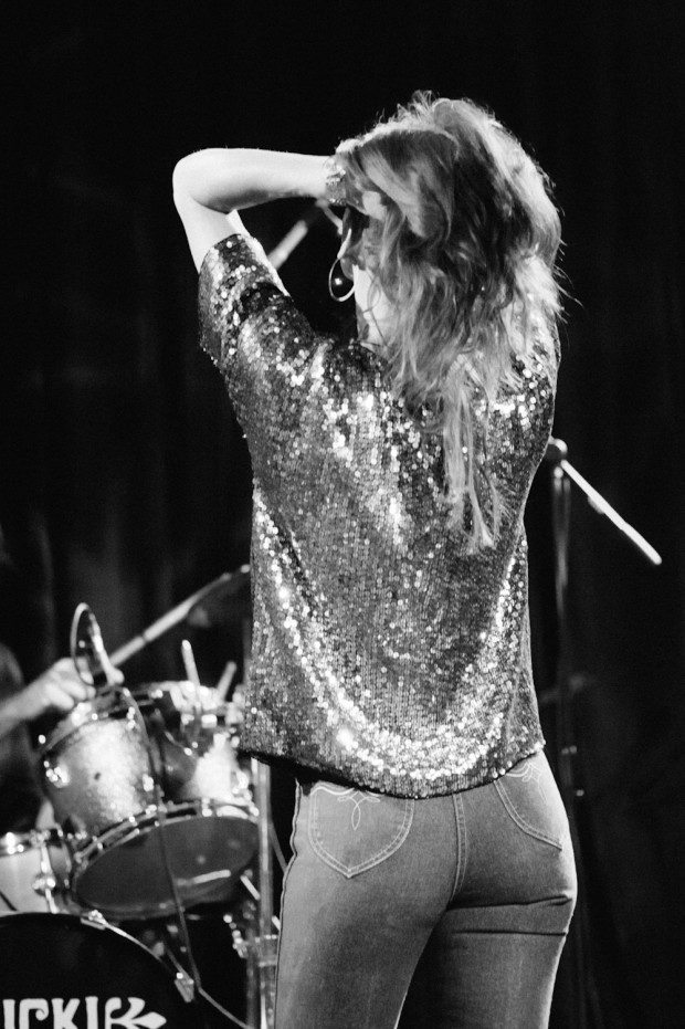 Nicki Bluhm & The Gramblers 1005