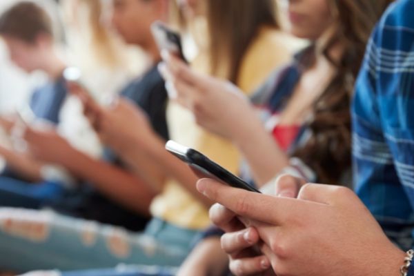Yurt dışından telefon getirenlere sıkı takip...