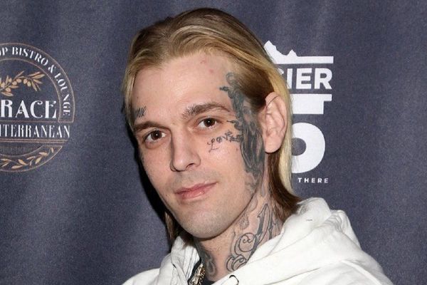 Rap şarkıcısı Aaron Carter küvette ölü bulundu
